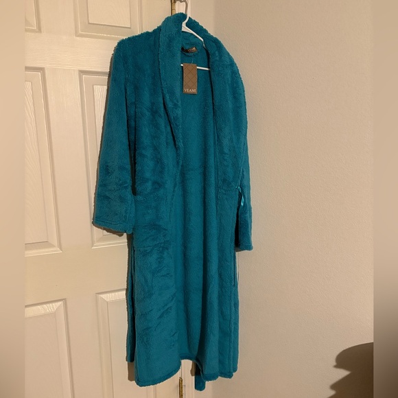 VEAMI plush robe, 100% polyester, women’s size large. Brand new with tags! - Picture 1 of 9